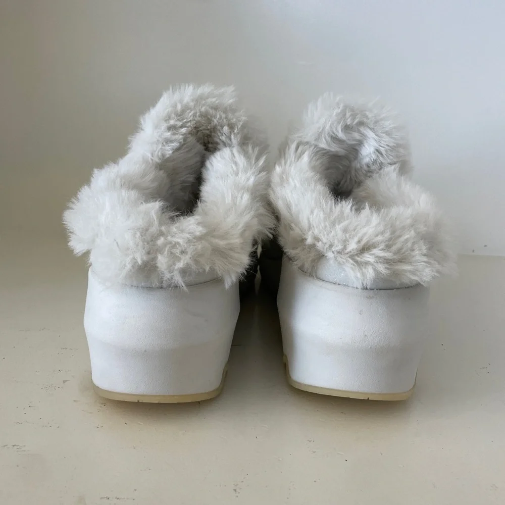 Spyder Conway Women's NWOT 9 fuzzy clogs slippers shoes wedge lily white